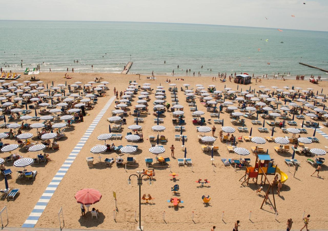 Aparthotel Royal Lido di Jesolo Exterior foto